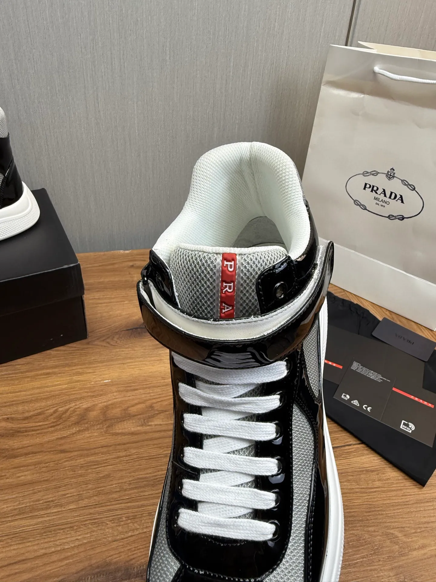 Men's shoes 700💰 [PRADA] Hot selling items🔥Must be recommended every day~~ Official website synchronized, 1:1 high quality shipments✔️ Imported cowhide fabric, cowhide lining, original bottom, high-end airplane box packaging🎁 38-45 (38.45 custom-made, non-refundable)
